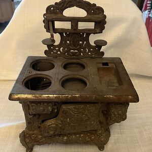Royal Cast Iron Dealers Sample Miniature Toy Stove